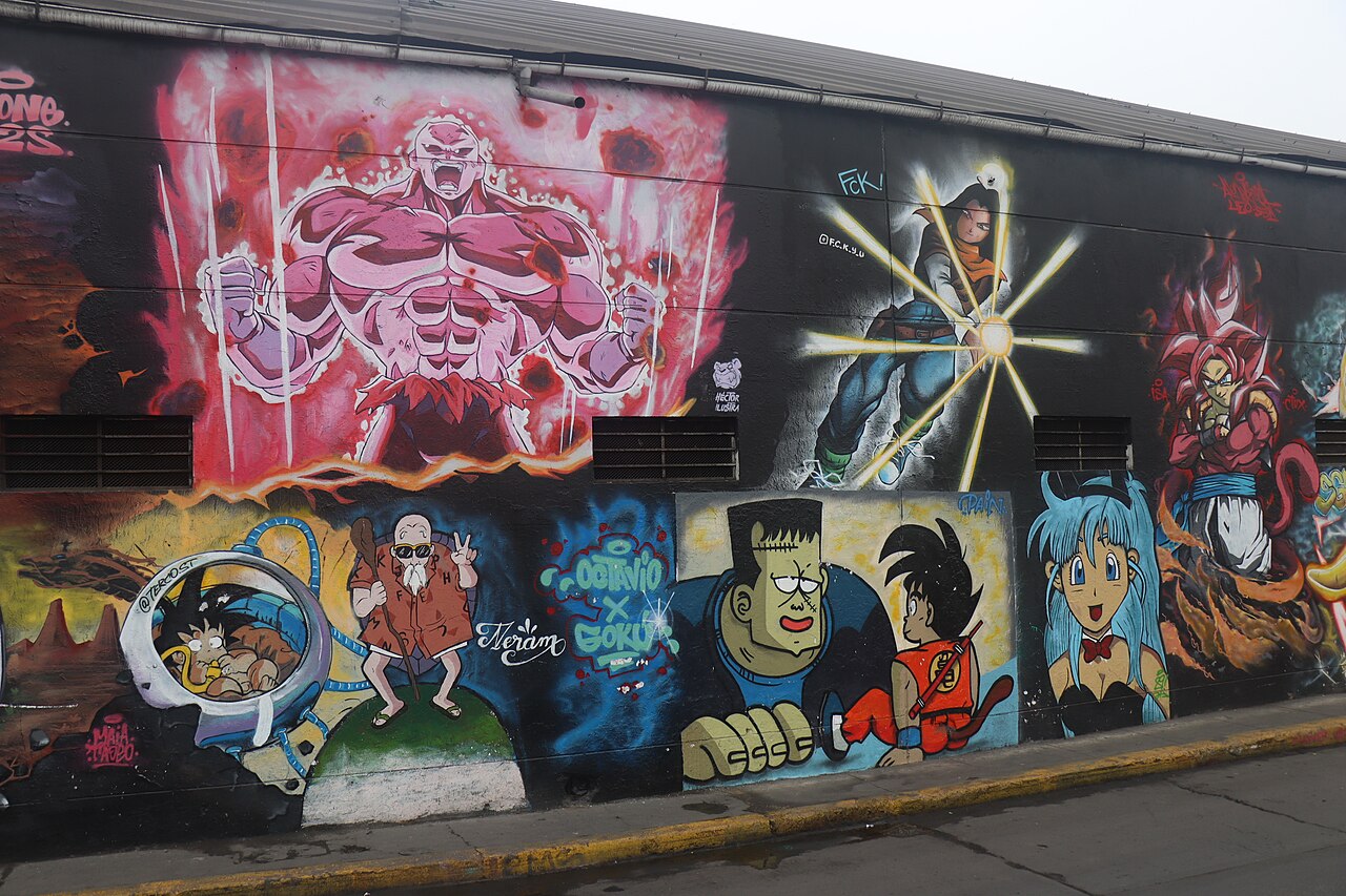 Mural Dragon Ball : Goku dans une capsule, tortue géniale, dieux et plaisanteries sur le même mur.